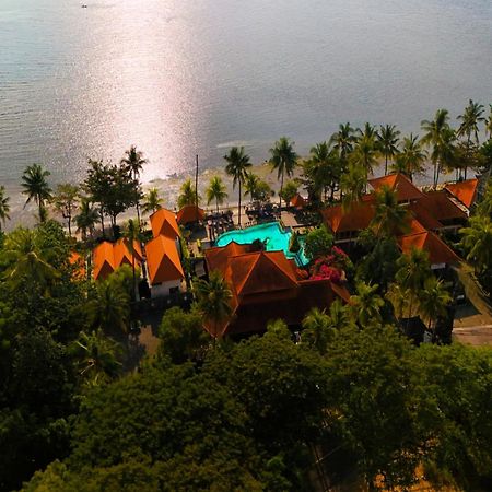 Nugraha Lovina Seaview Resort & Spa Екстериор снимка