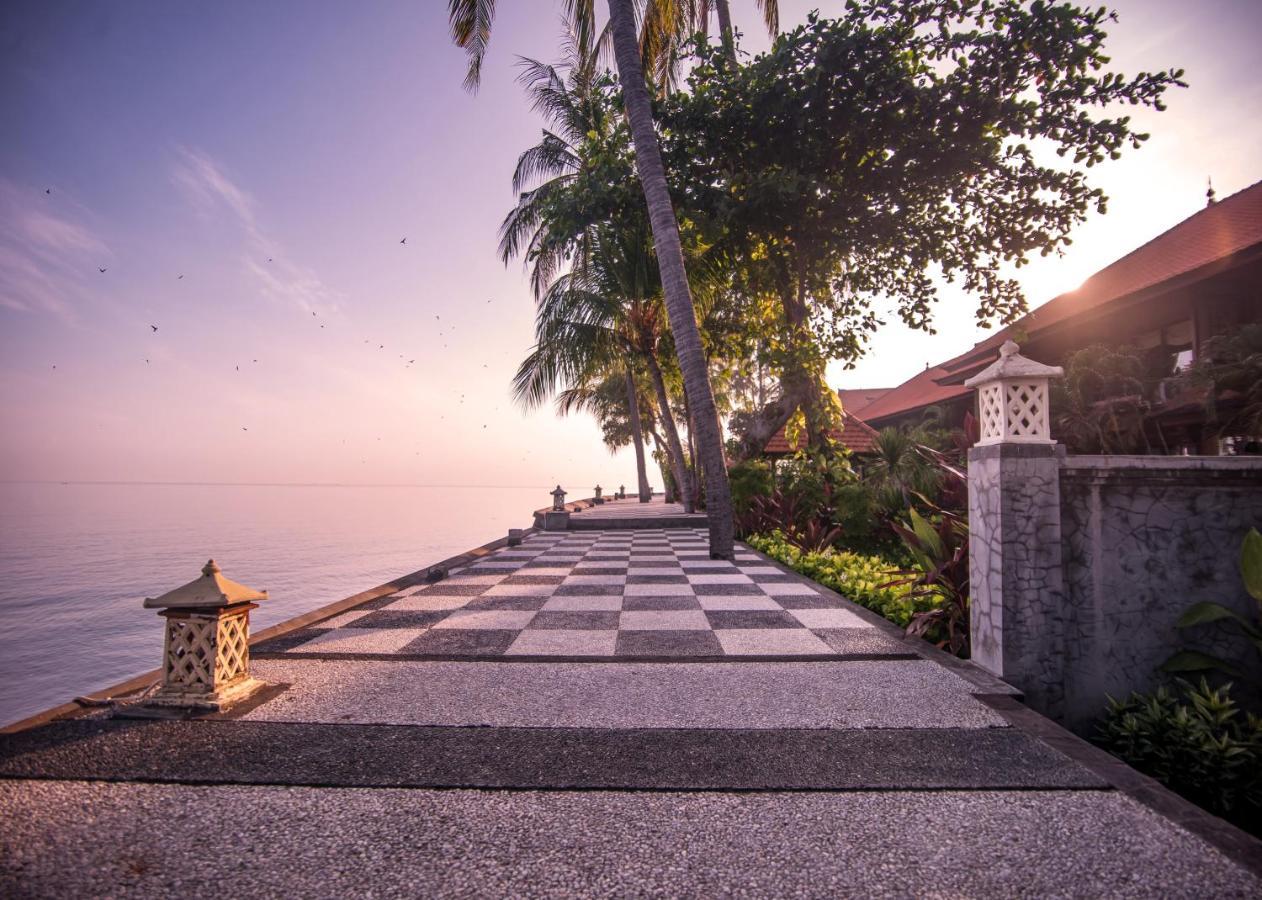 Nugraha Lovina Seaview Resort & Spa Екстериор снимка