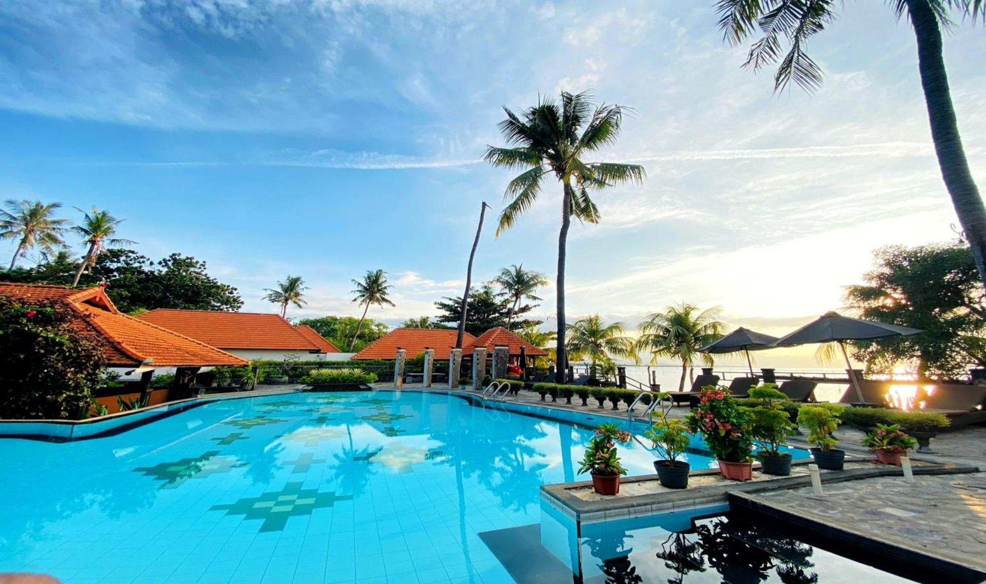 Nugraha Lovina Seaview Resort & Spa Екстериор снимка